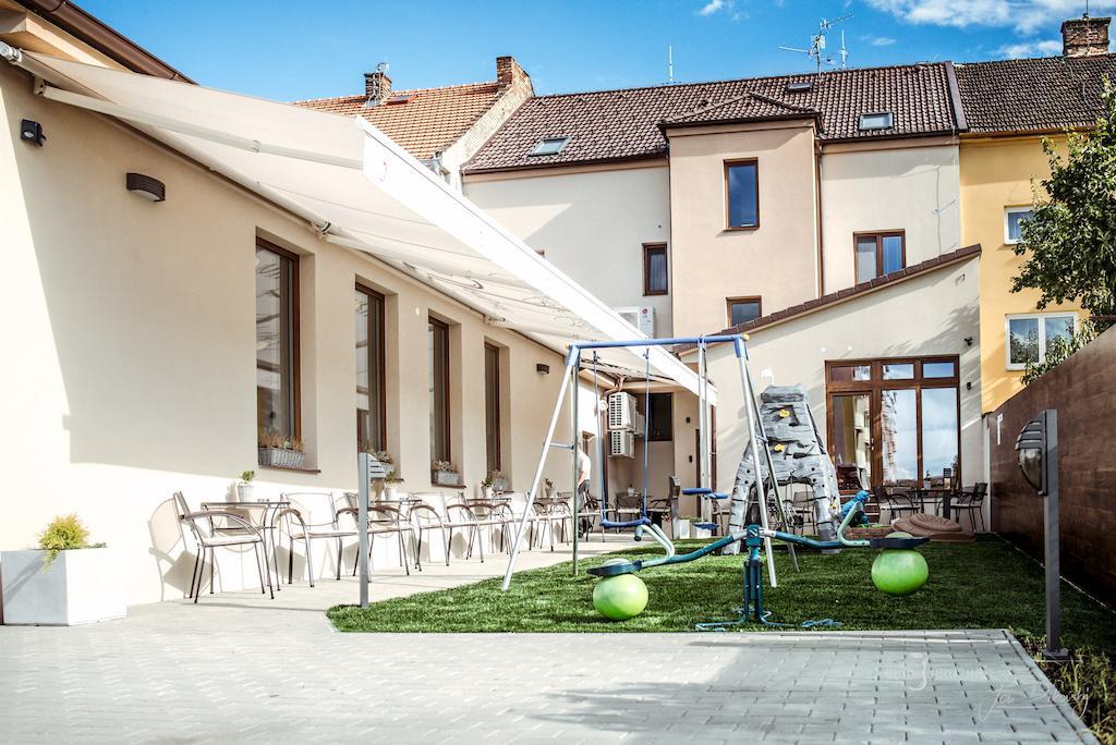 Penzion Vino Hruska Veselí nad Moravou Exteriör bild